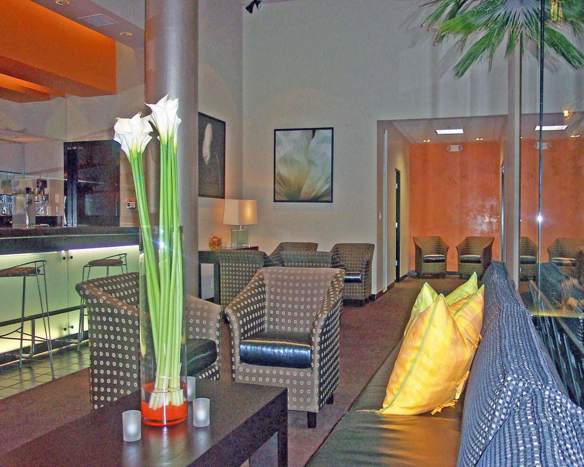 Hotel Ramada Plaza By Wyndham West Hollywood & Los Angeles
