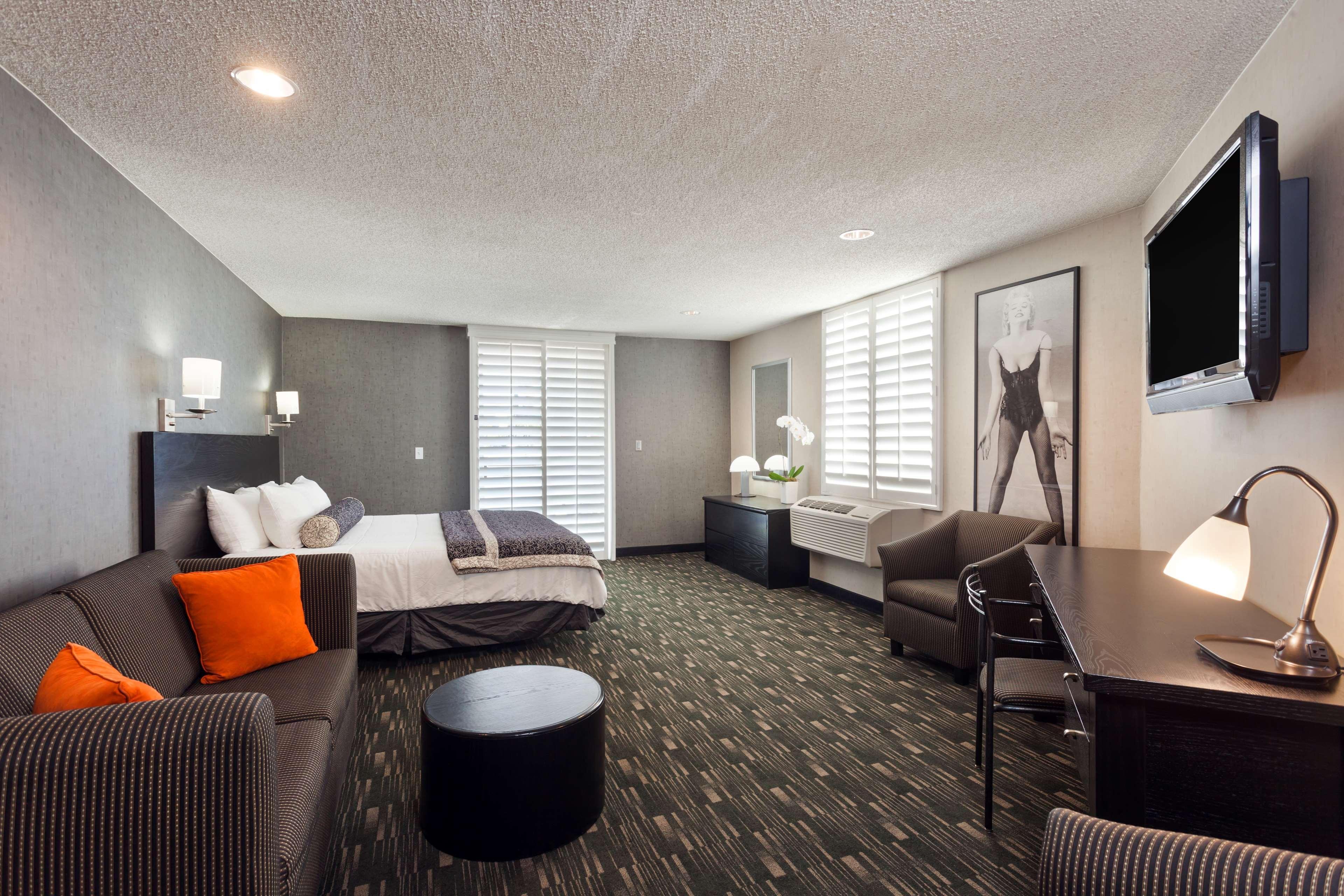 Ramada Plaza By Wyndham West Hollywood & 3*