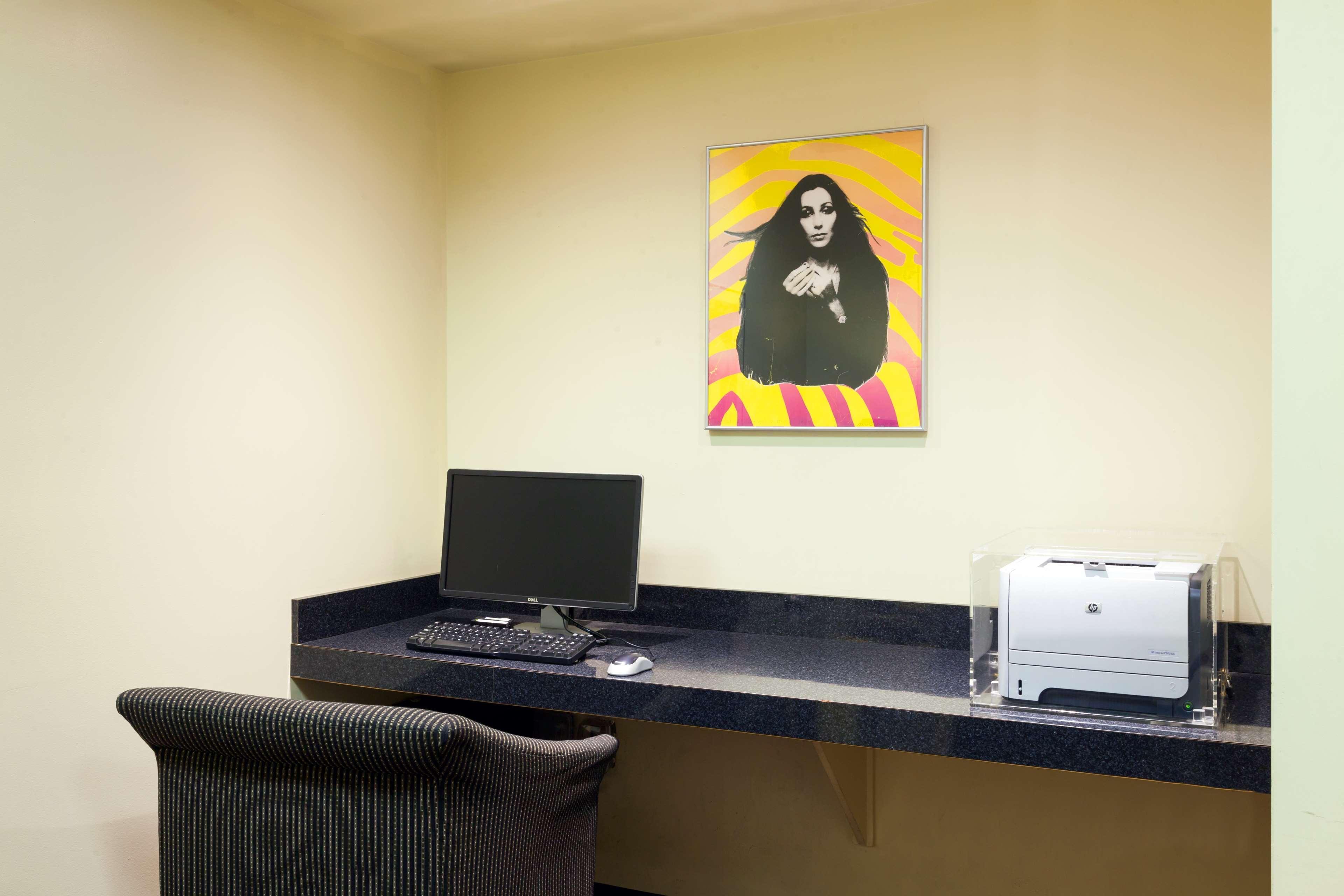 Hotel Ramada Plaza By Wyndham West Hollywood &