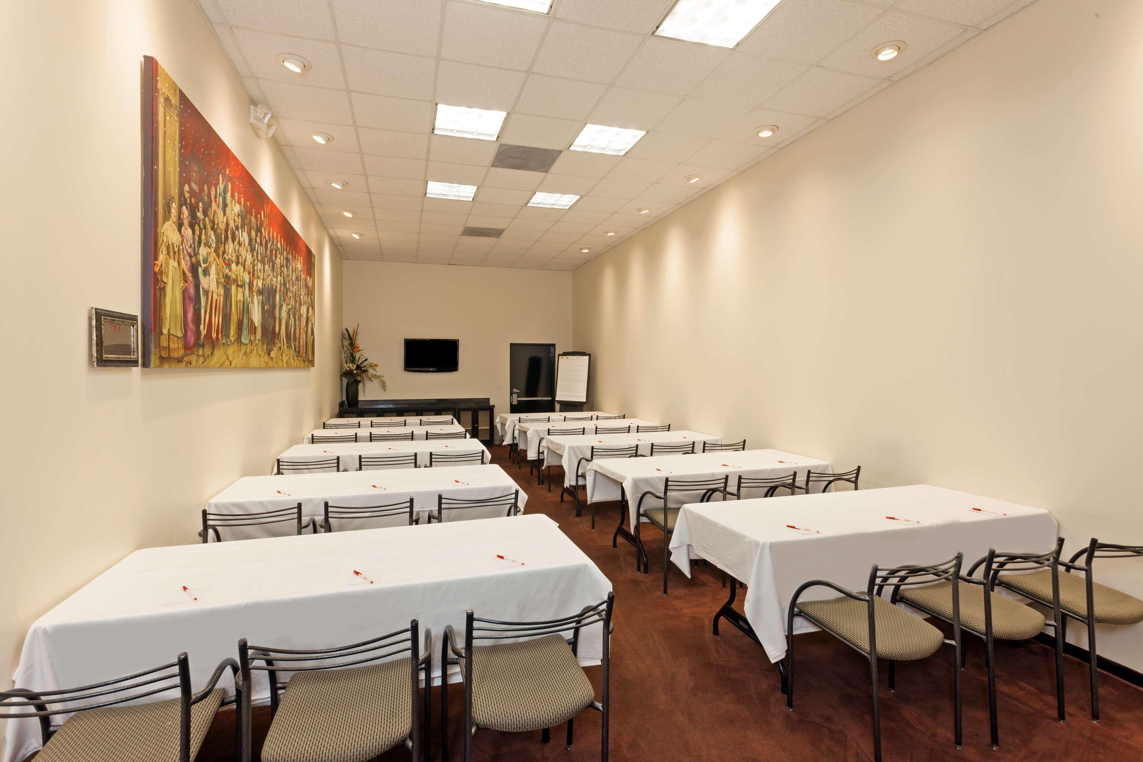 Hotel Ramada Plaza By Wyndham West Hollywood &