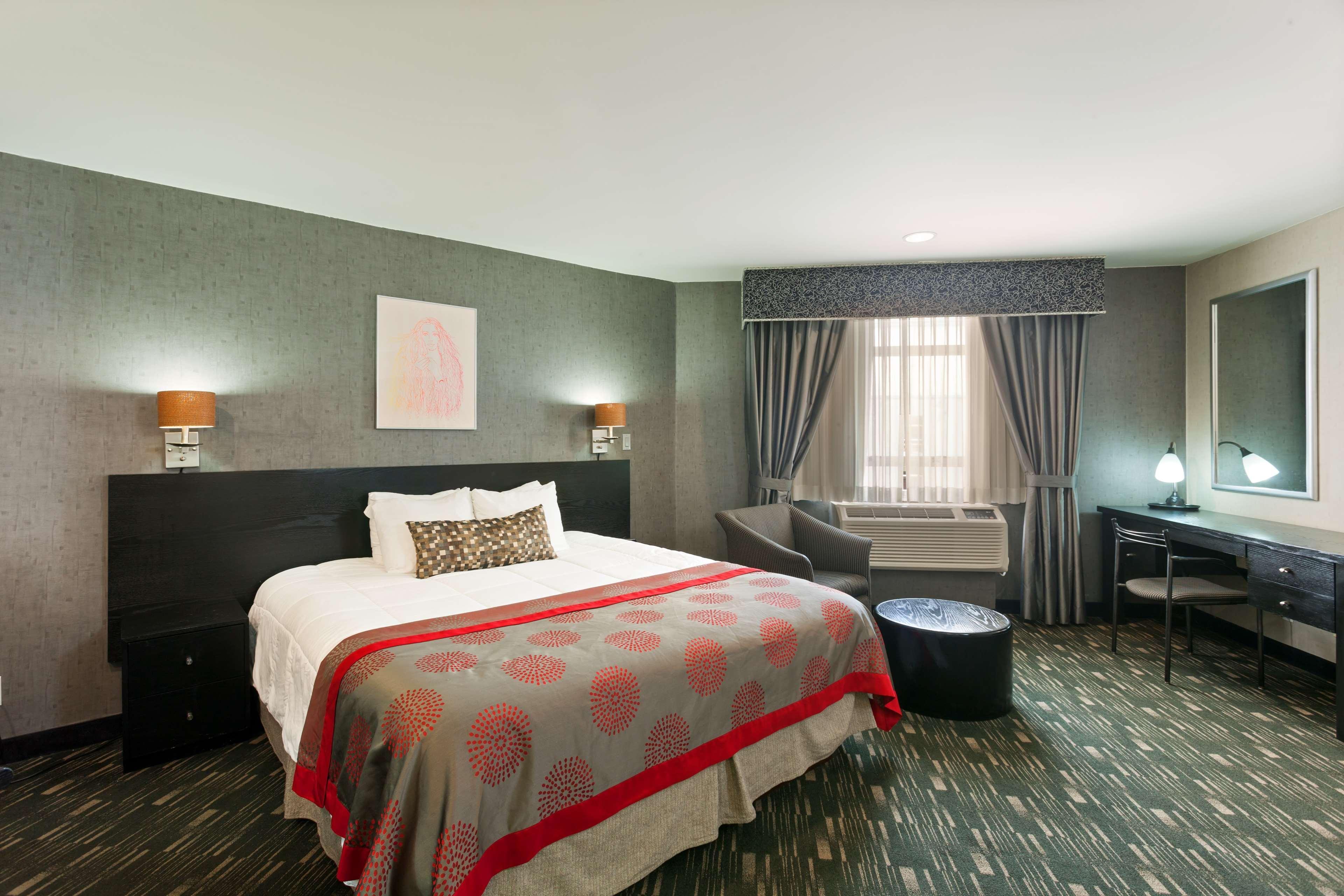 Ramada Plaza By Wyndham West Hollywood & Hotel 3*
