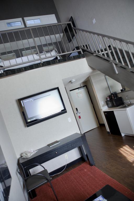 Ramada Plaza By Wyndham West Hollywood & 3* Los Angeles