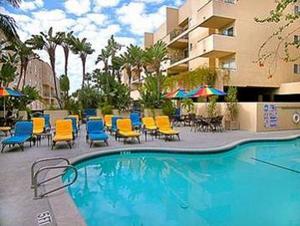 Ramada Plaza By Wyndham West Hollywood & 3*