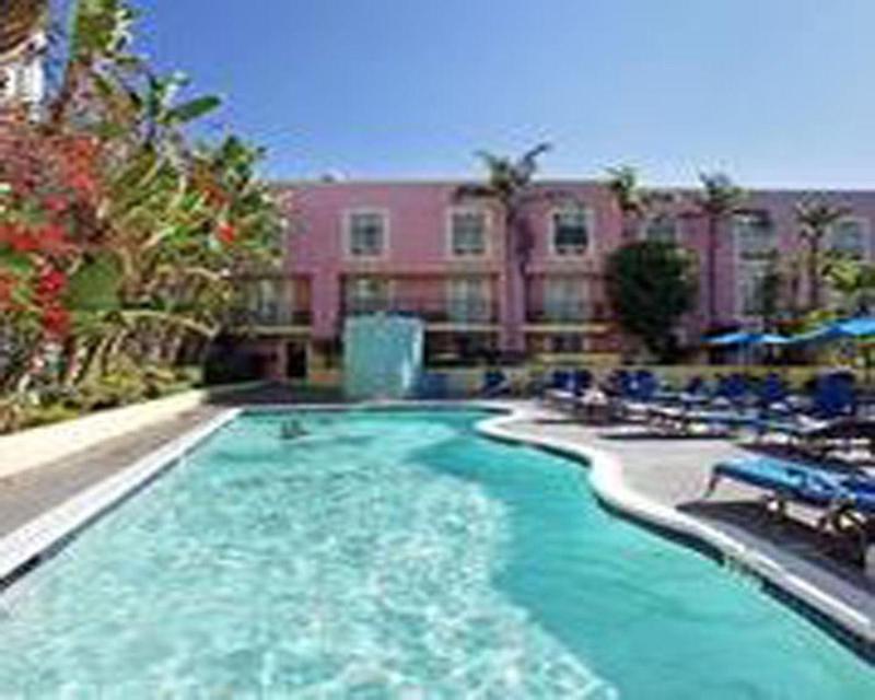 Ramada Plaza By Wyndham West Hollywood & Los Angeles