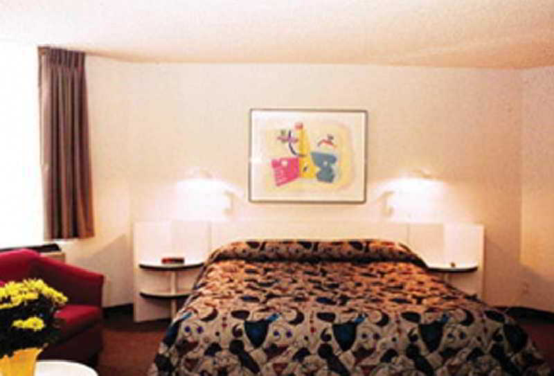 Ramada Plaza By Wyndham West Hollywood & 3* Los Angeles