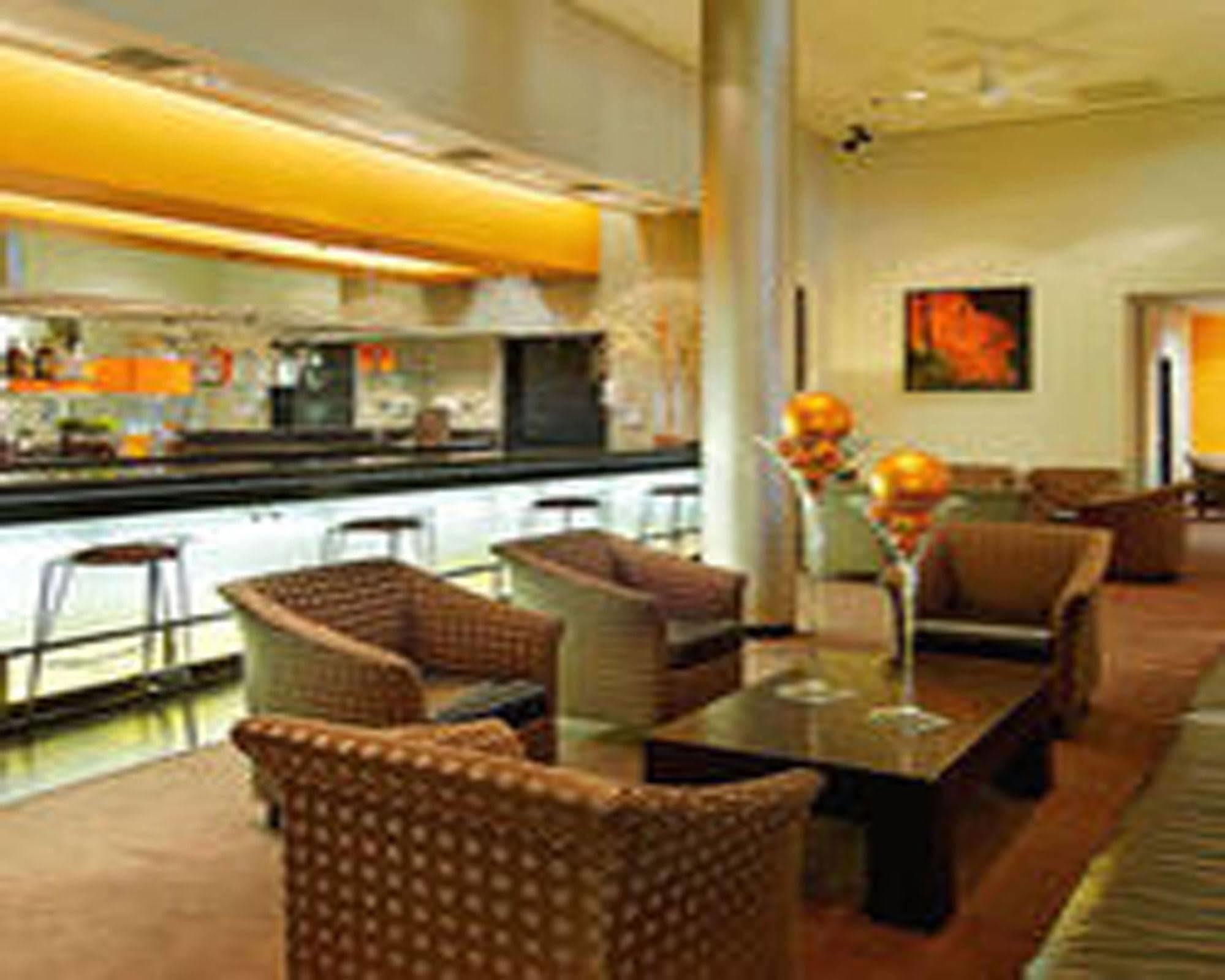 Hotel Ramada Plaza By Wyndham West Hollywood & Los Angeles