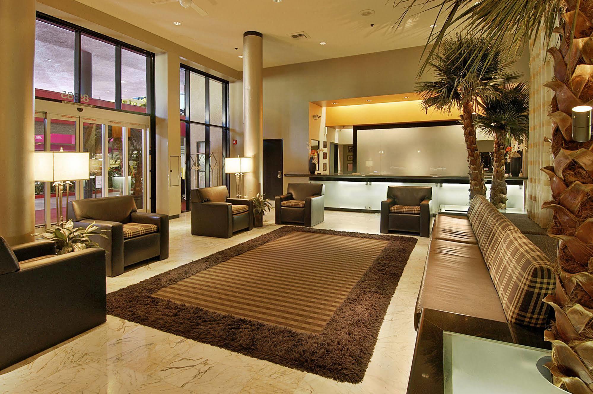 Hotel Ramada Plaza By Wyndham West Hollywood & Los Angeles