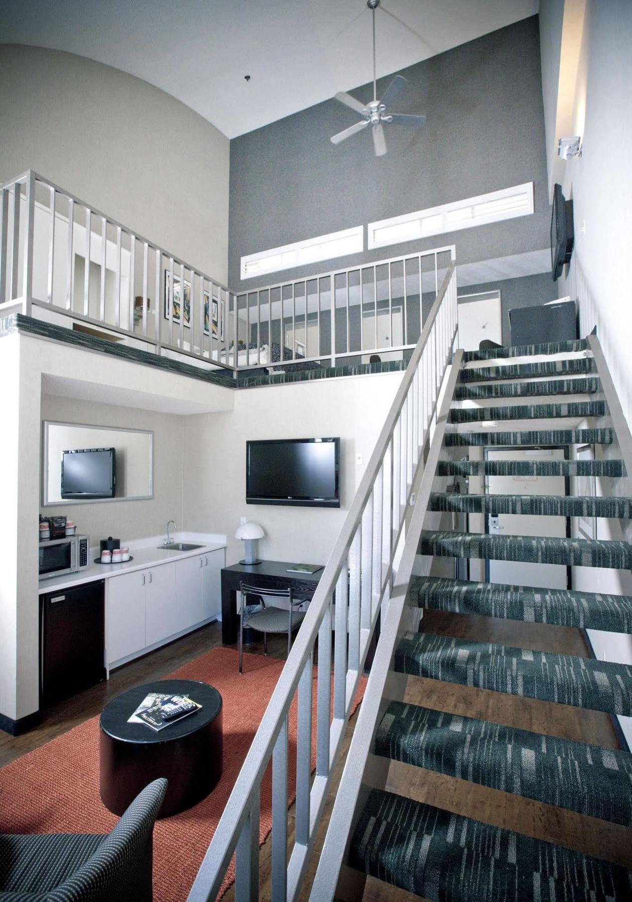 Ramada Plaza By Wyndham West Hollywood & 3*