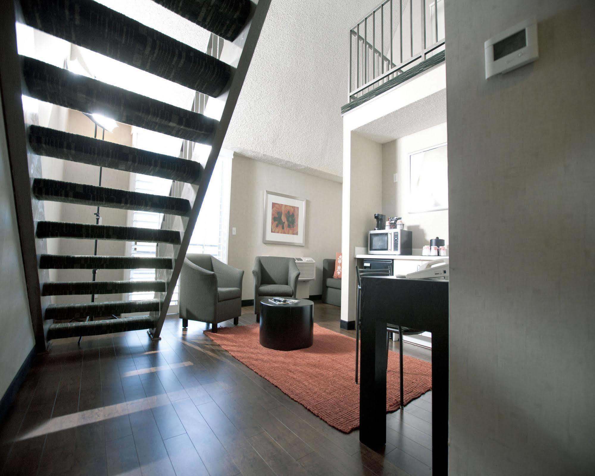 Ramada Plaza By Wyndham West Hollywood & Hotel Los Angeles