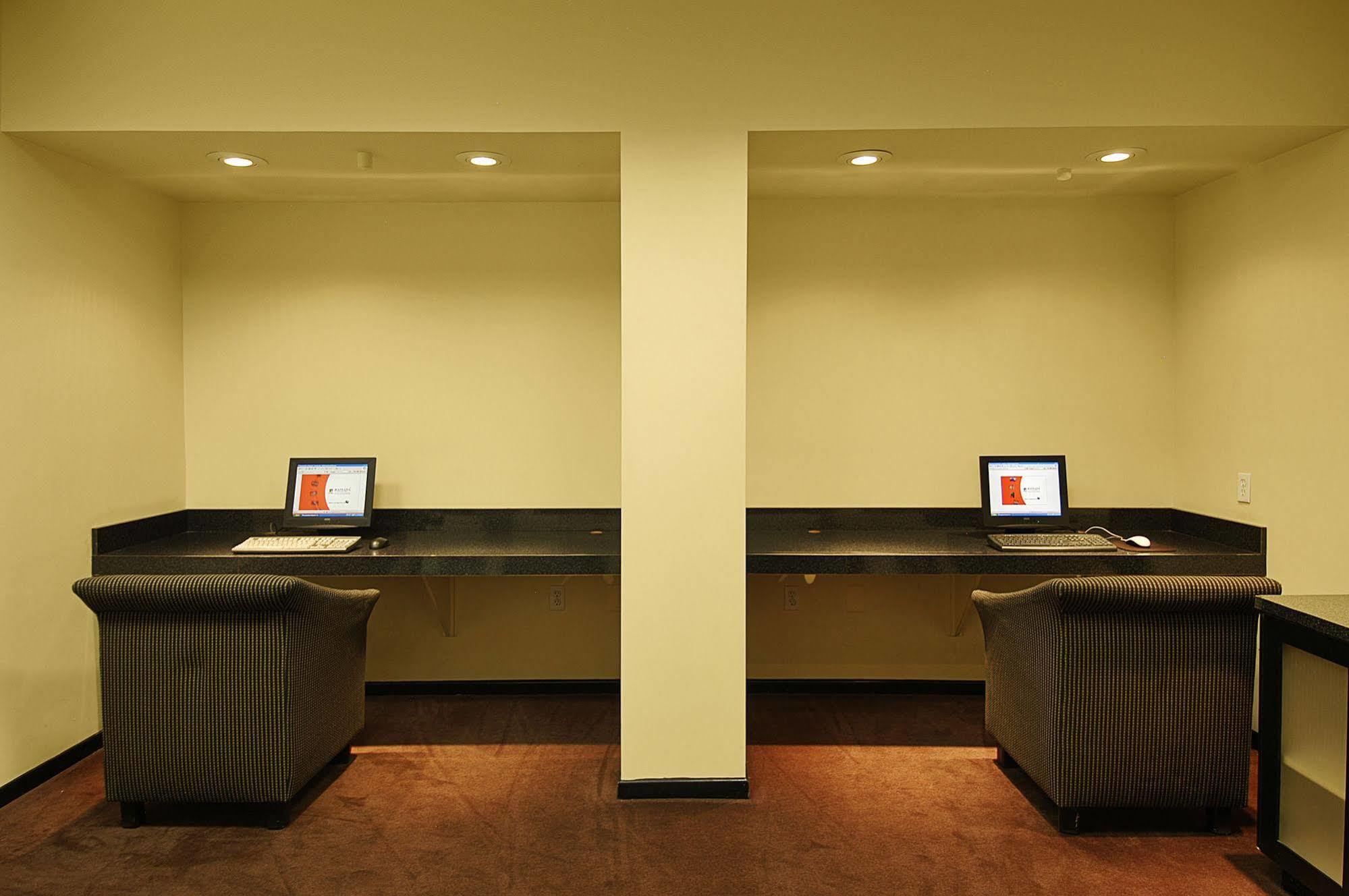 Hotel Ramada Plaza By Wyndham West Hollywood & 3*